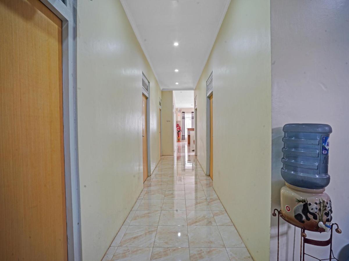 Oyo 90804 Oma Uti Homestay Syariah Jogjakarta Buitenkant foto