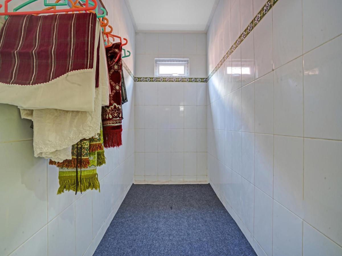 Oyo 90804 Oma Uti Homestay Syariah Jogjakarta Buitenkant foto