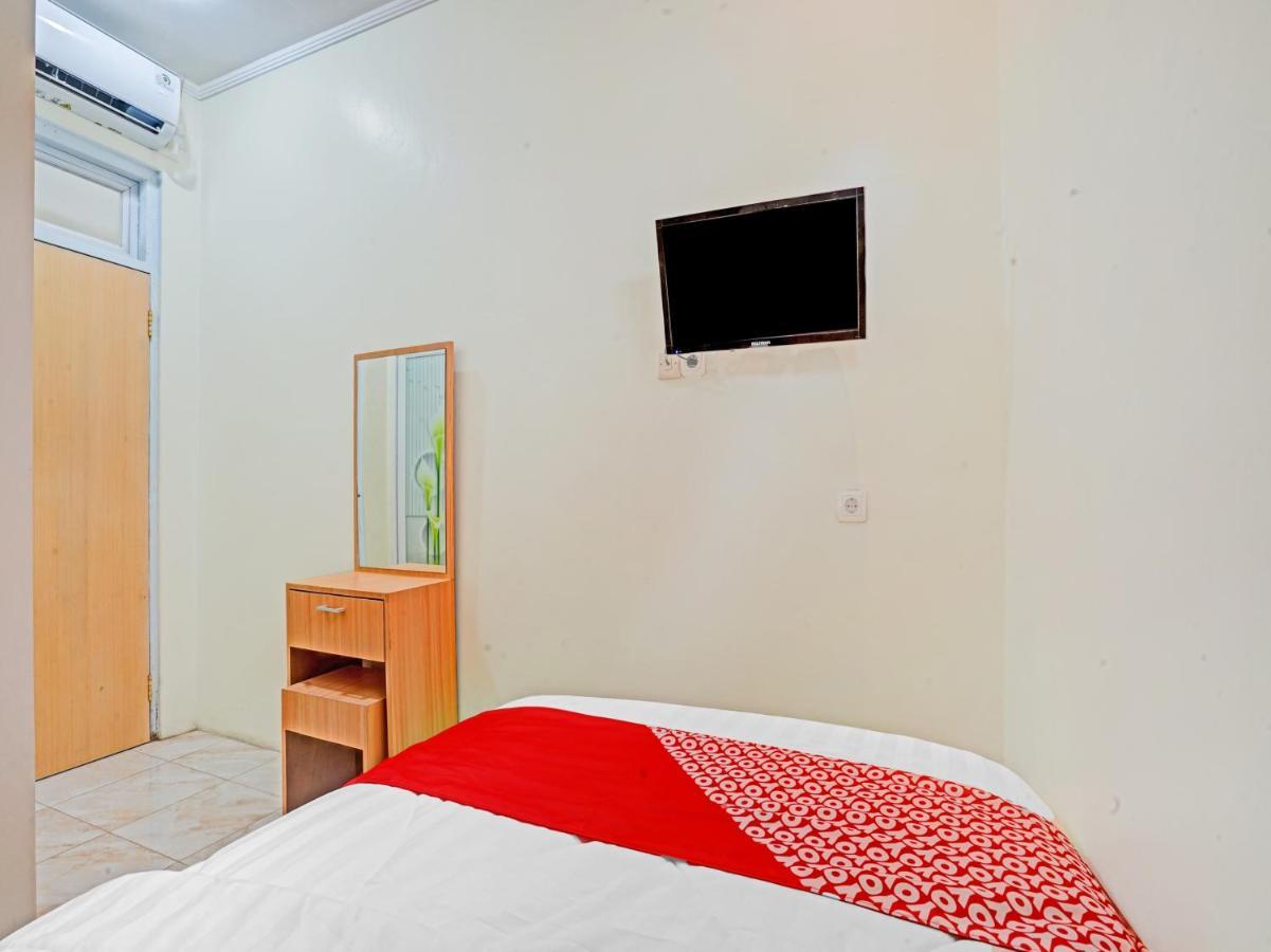 Oyo 90804 Oma Uti Homestay Syariah Jogjakarta Buitenkant foto