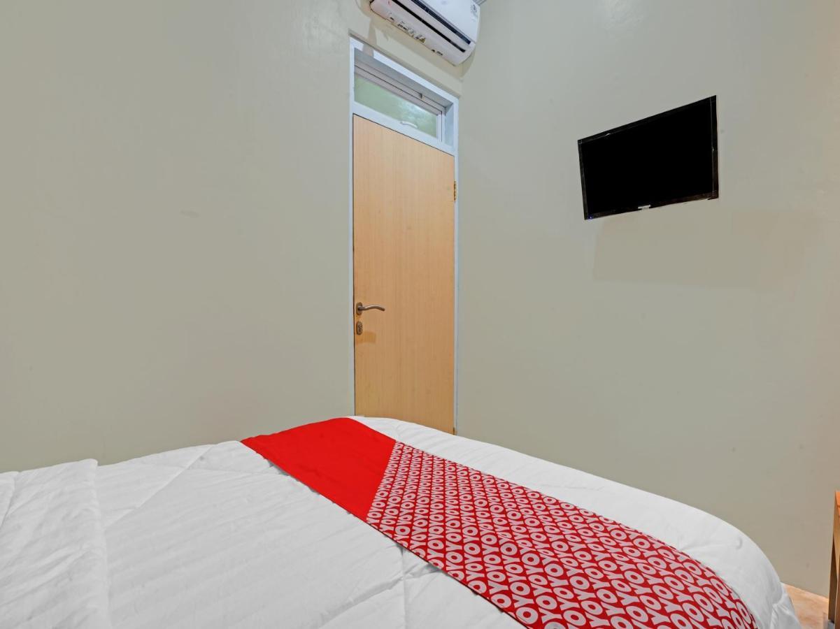 Oyo 90804 Oma Uti Homestay Syariah Jogjakarta Buitenkant foto