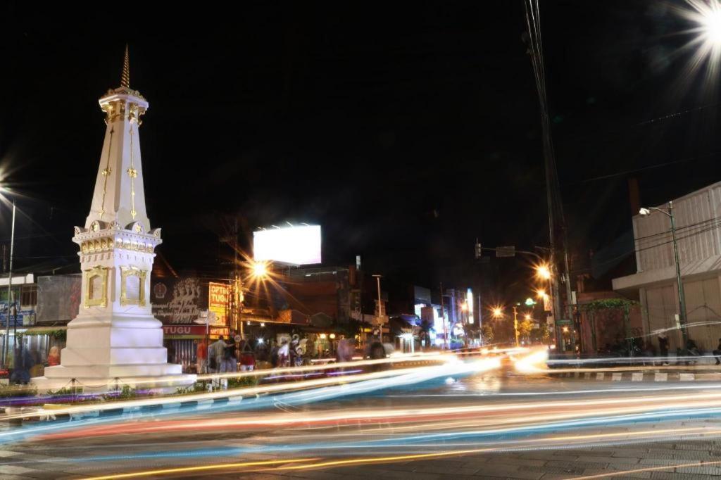 Oyo 90804 Oma Uti Homestay Syariah Jogjakarta Buitenkant foto